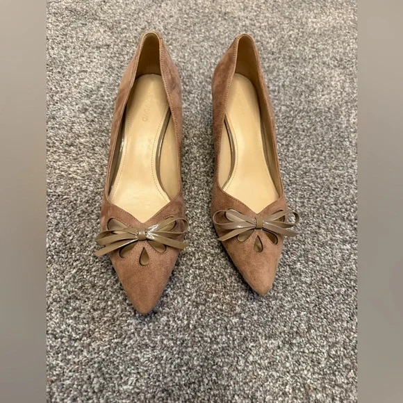 Joan & David Tan Suede Pointed-Toe Pumps with Bow Accent Kitten Heel 8 - Picture 2 of 8